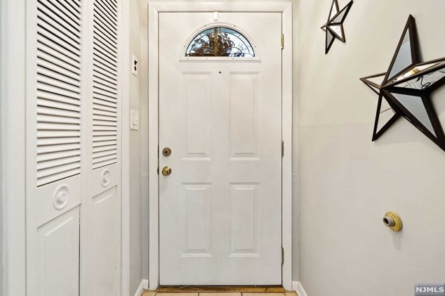 102 Schoonmaker Rd, Teaneck, NJ 07666