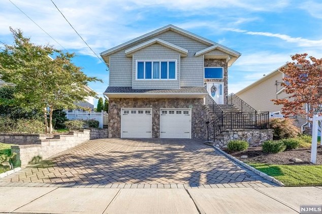 77 Roosevelt Ave, Hasbrouck Heights, NJ 07604