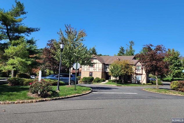 5 Avon Ct #b, Chatham Township, NJ 07928