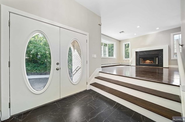 455 Grandview Ave, Englewood, NJ 07631