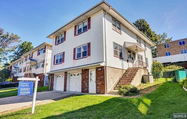 398 Mayer Ct, Ridgefield, NJ 07657