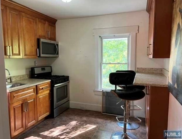 136 6th St #2, Ridgefield Park, NJ 07660
