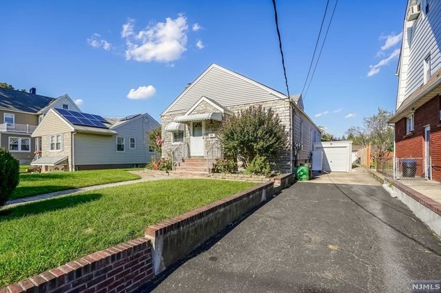 315 Jefferson Ave, Hasbrouck Heights, NJ 07604