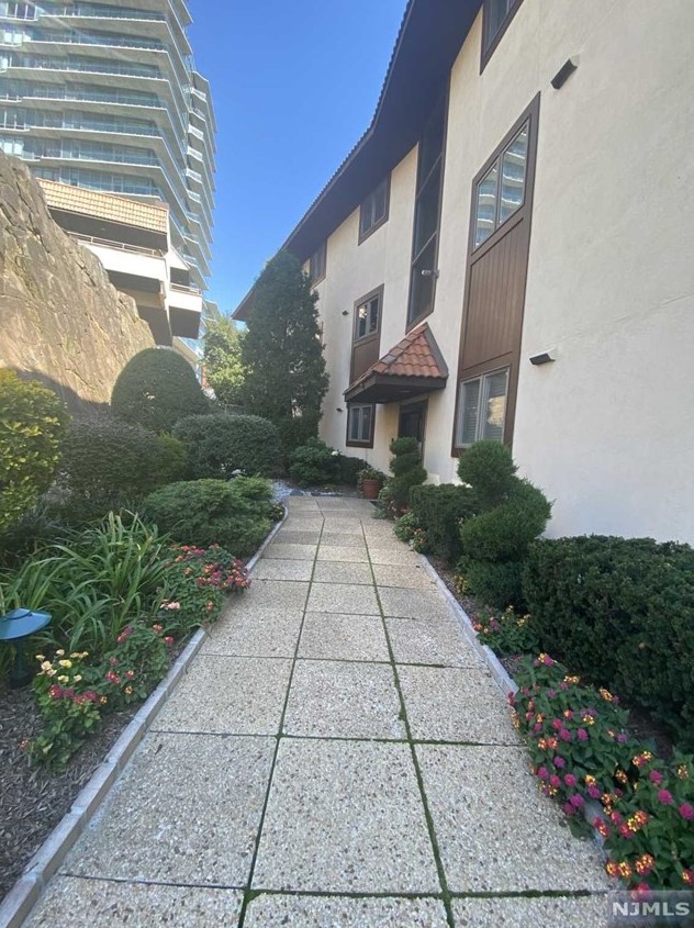 300 Gorge Rd Apt 72, Cliffside Park, NJ 07010