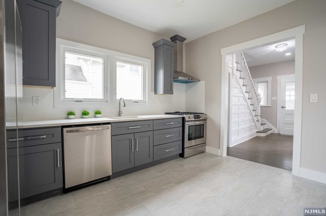 619 Jefferson St, Carlstadt, NJ 07072