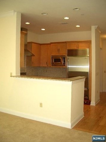 2209 The Plz, Tenafly NJ  07670-1053 exterior