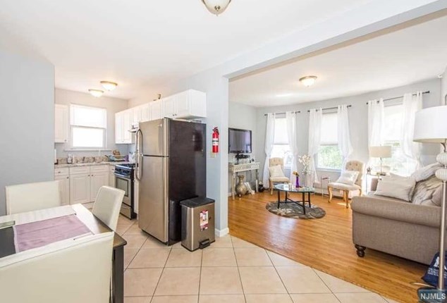 37 1st St, Lodi, NJ 07644