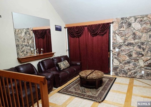 580 Sanderling Ct, Secaucus, NJ 07094
