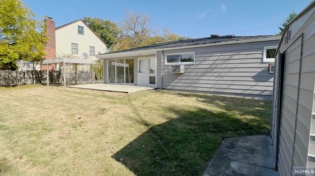 48 Emwood Dr, Emerson NJ  07630-1902 exterior