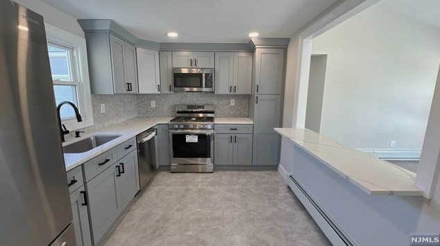 48 Emwood Dr, Emerson NJ  07630-1902 exterior