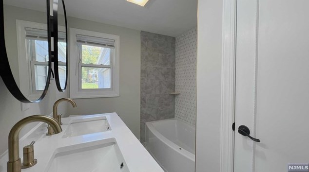 48 Emwood Dr, Emerson NJ  07630-1902 exterior