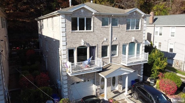 694-696 Undercliff Ave, Edgewater, NJ 07020