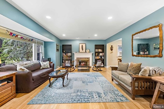950 Oradell Ave, Oradell, NJ 07649