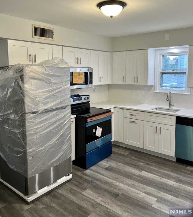12 Grunauer Ave #b, Saddle Brook, NJ 07663