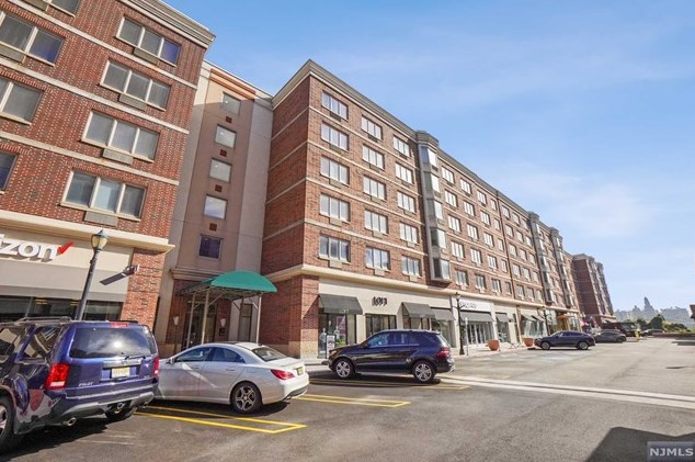 2313 City Pl, Edgewater, NJ 07020