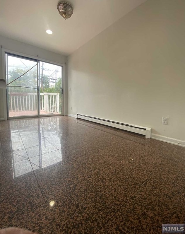 195 Fort Lee Rd, Teaneck, NJ 07666