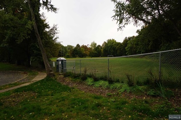 126 Southern Pkwy, Ridgewood, NJ 07450