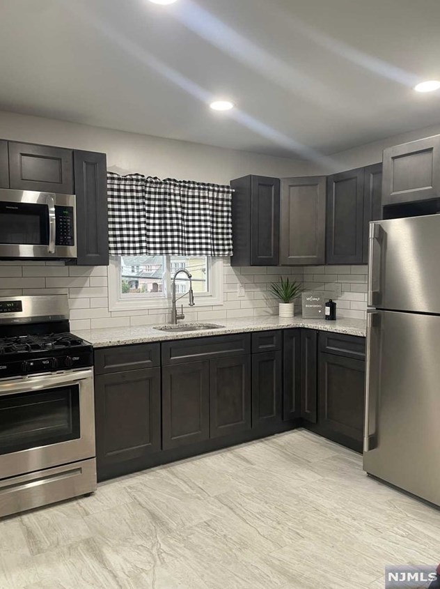 99 Mercer St, Wallington NJ  07057-1143 exterior