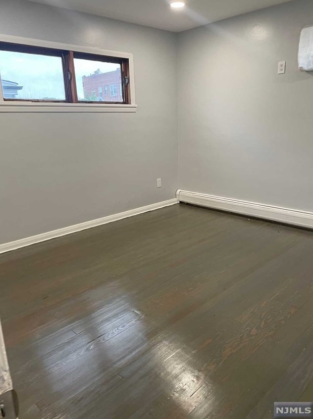 99 Mercer St, Wallington NJ  07057-1143 exterior