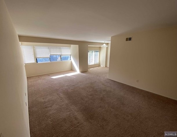 248 Indian Hollow Ct, Mahwah, NJ 07430