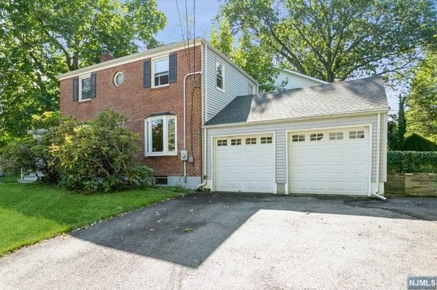 26 Pleasant Ave, Tenafly, NJ 07670