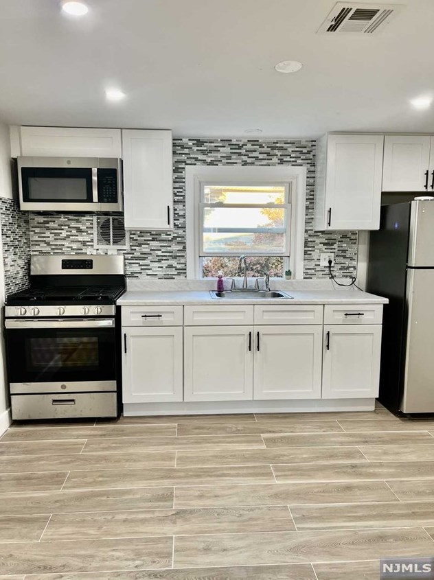619 Chase Ave #2, Lyndhurst, NJ 07071