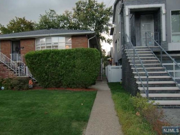 1155 15th St #2, West Fort Lee, NJ 07024