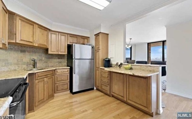 1209 Harmon Cove Tower #1209, Secaucus, NJ 07094