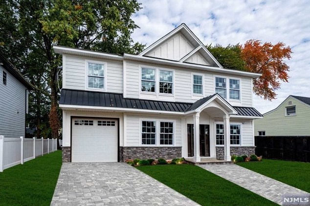 165 Alberta Dr, Saddle Brook, NJ 07663