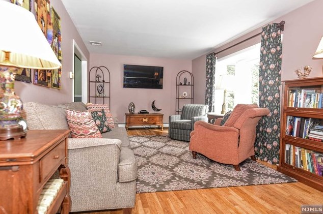 11 Allwood Pl, Hillsdale, NJ 07642-2241
