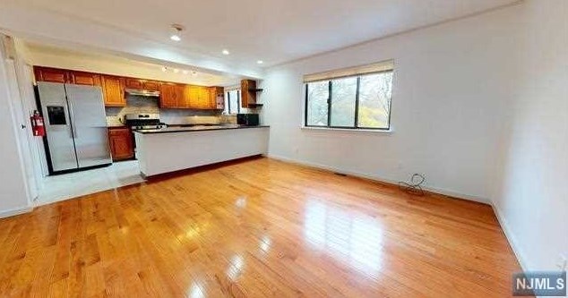 602 Sanderling Ct, Secaucus NJ  07094-2221 exterior