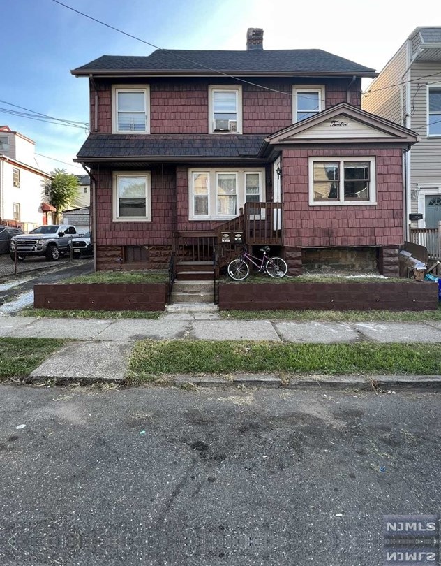 12 Crown St, Bloomfield, NJ 07003-4702