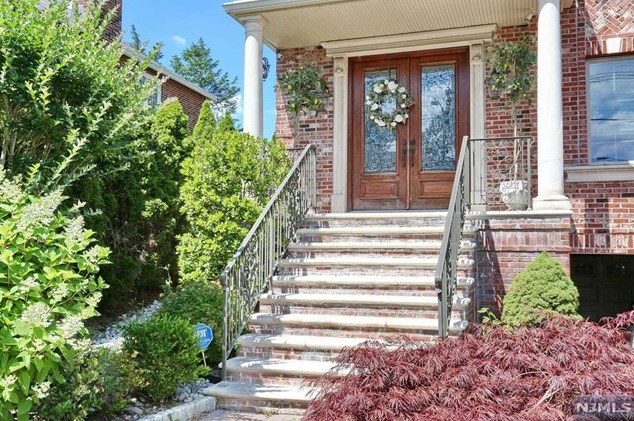 243 Riverdale Dr, West Fort Lee, NJ 07024-5214
