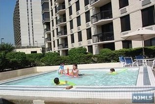 1265 15th St #9h, West Fort Lee, NJ