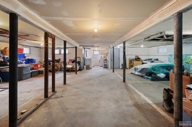 420 Carmita Ave, Rutherford NJ 07070-1124 exterior