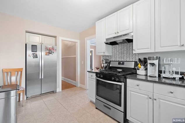 420 Carmita Ave, Rutherford NJ 07070-1124 exterior