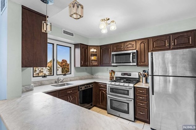 109-111 Stuyvesant Ave #1e, Lyndhurst, NJ 07071
