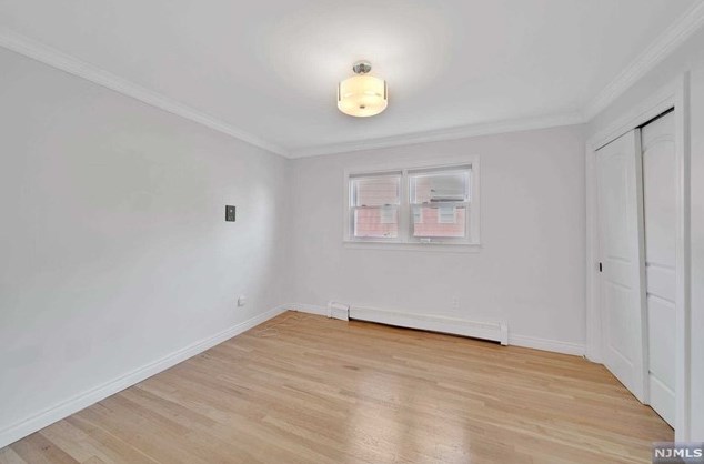 349 Manor Ct, Lyndhurst NJ 07071-1007 exterior