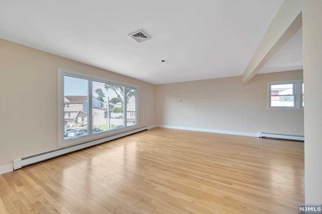 349 Manor Ct, Lyndhurst NJ 07071-1007 exterior