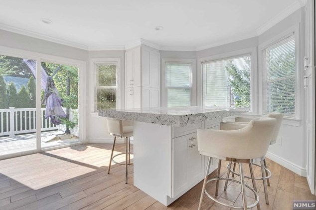 349 Manor Ct, Lyndhurst NJ 07071-1007 exterior