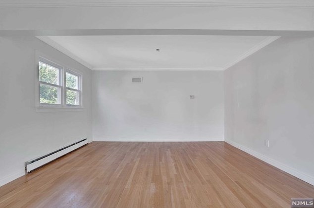 349 Manor Ct, Lyndhurst NJ 07071-1007 exterior