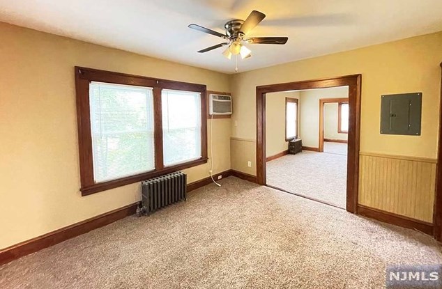 344 Willow Ave #2nd Fl, Lyndhurst, NJ 07071