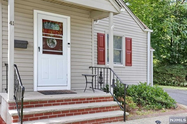 41 Highland Ave, Hillsdale, NJ 07642-2433