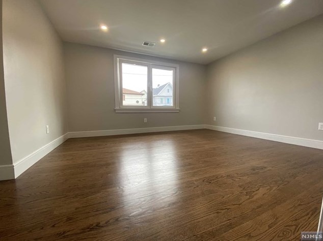 15 Prospect St #2, Outwater, NJ 07026