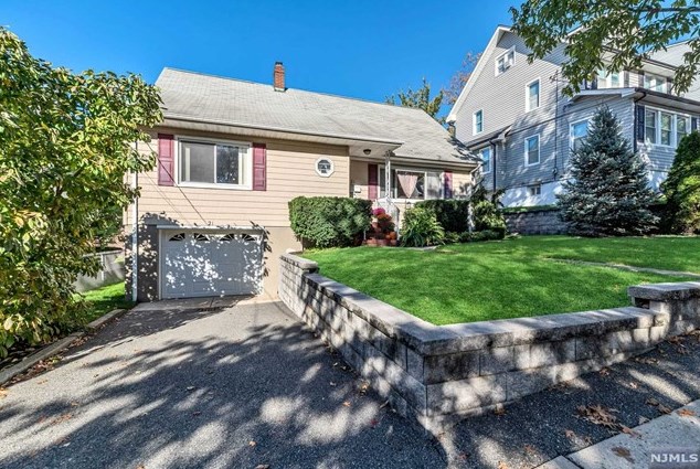 21 Walnut Ave, Bogota, NJ 07603