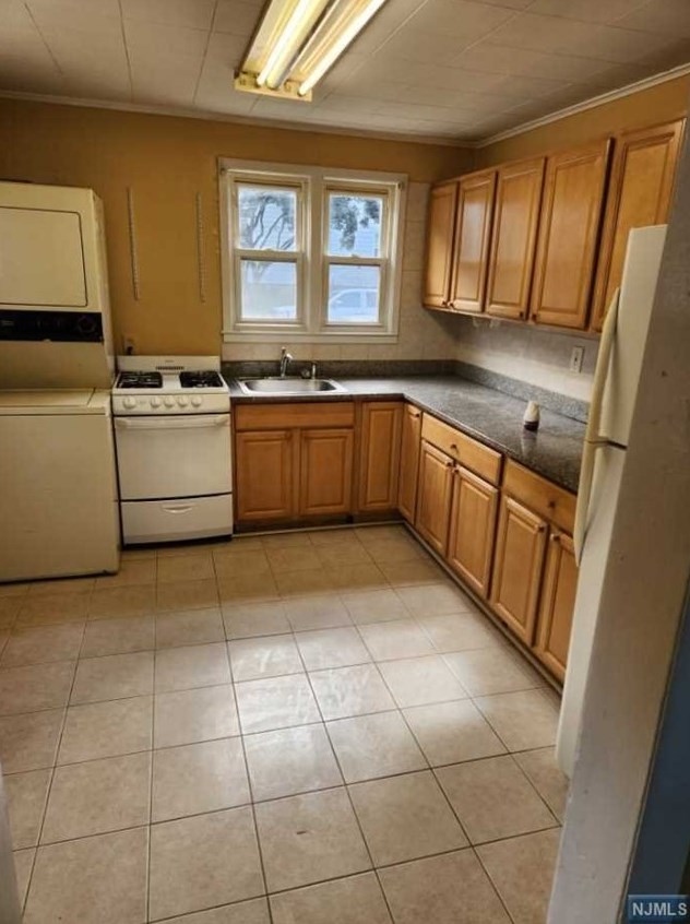 9 Augusta St, Elmwood Park NJ  07407-2501 exterior