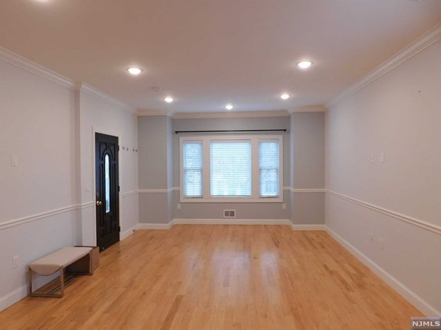 322 Cross St #2, East Newark, NJ 07029