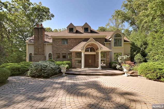 9 Union Ave, Upper Saddle River, NJ 07458