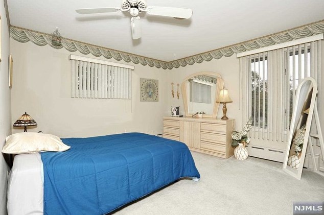 2 Beechwood Ave, Elmwood Park NJ  07407-1711 exterior