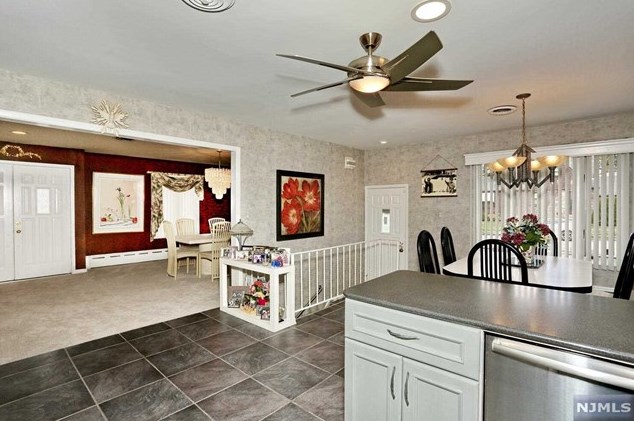 2 Beechwood Ave, Elmwood Park NJ  07407-1711 exterior